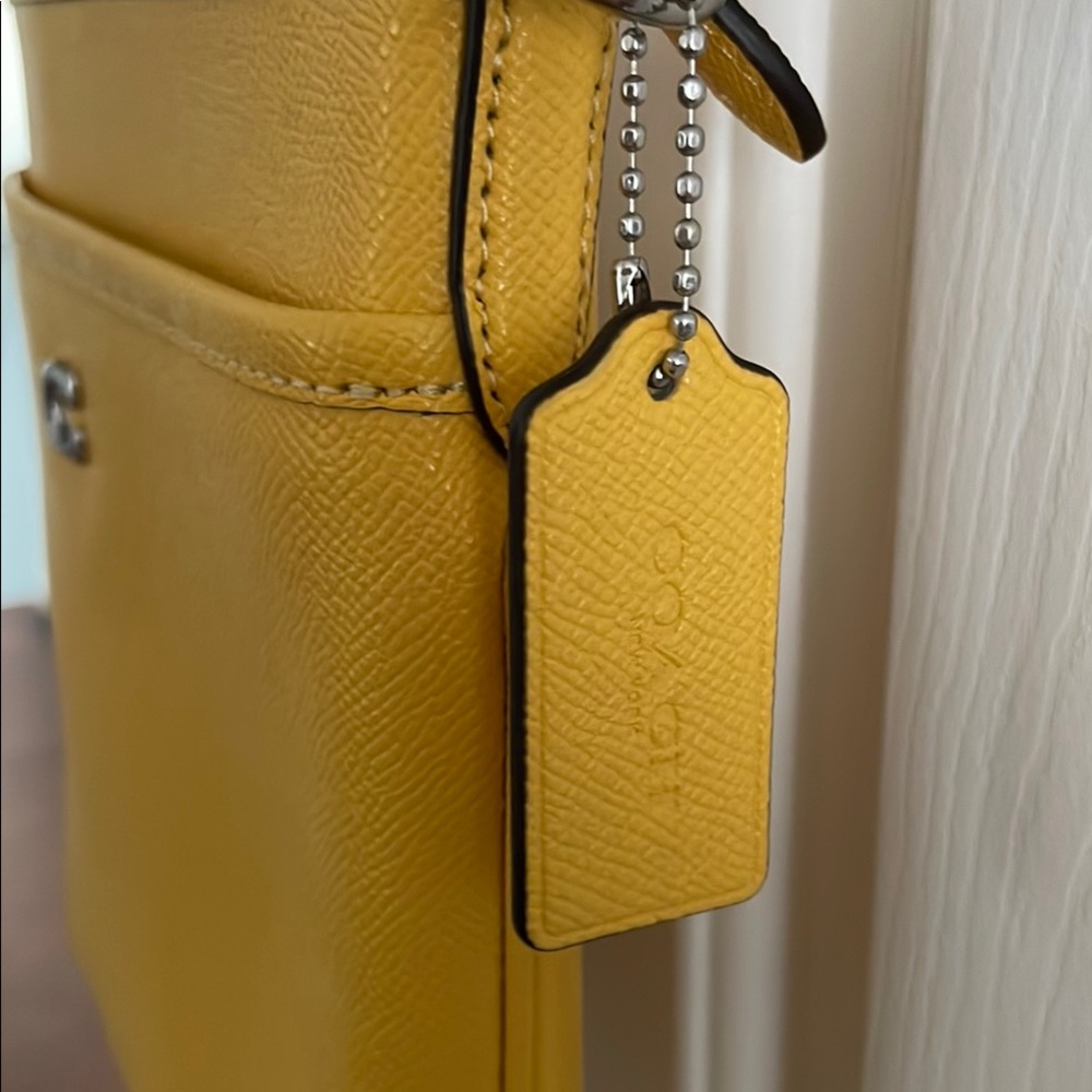 Yellow Coach pebbled leather Crossbody Bag - Picture 3 of 5